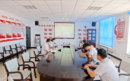 標題：華德牧草公司黨委召開(kāi)2024年第三季度理論中心組學(xué)習會(huì )暨黨紀學(xué)習教育總結大討論
瀏覽次數：947
發(fā)表時(shí)間：2024-08-12