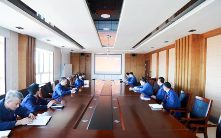 標題：華德牧草公司召開(kāi)深入貫徹中央八項規定精神學(xué)習教育動(dòng)員部署會(huì )暨2025年全面從嚴治黨工作會(huì )議
瀏覽次數：1248
發(fā)表時(shí)間：2025-04-07